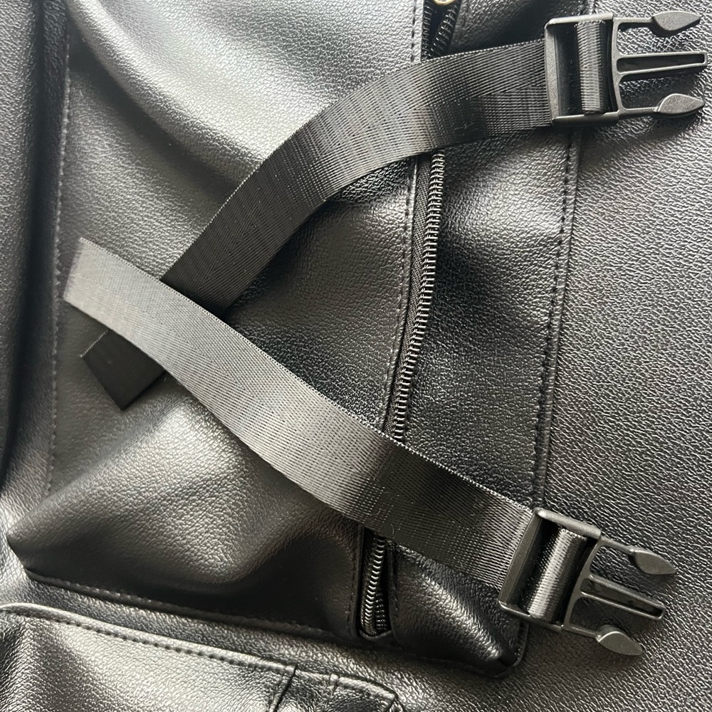 Backpack - Picture 7 of 7
